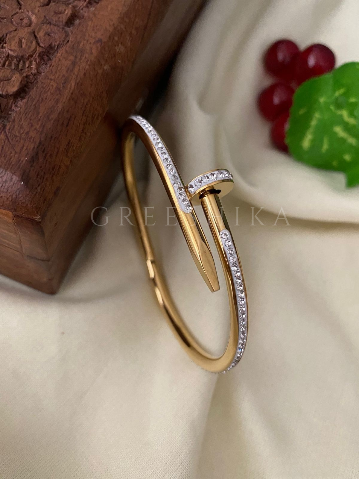 Nail Bangle
