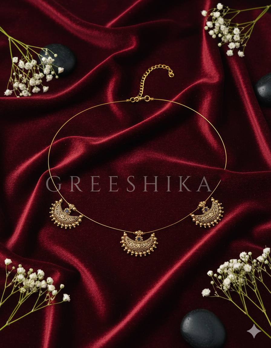 ALAMKRITHA TRI HALF MOON STRING INVISIBLE CHAIN