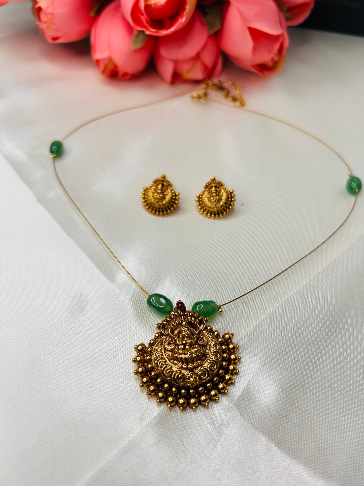 LEKSHMI BIG PENDANT INVISIBLE SET