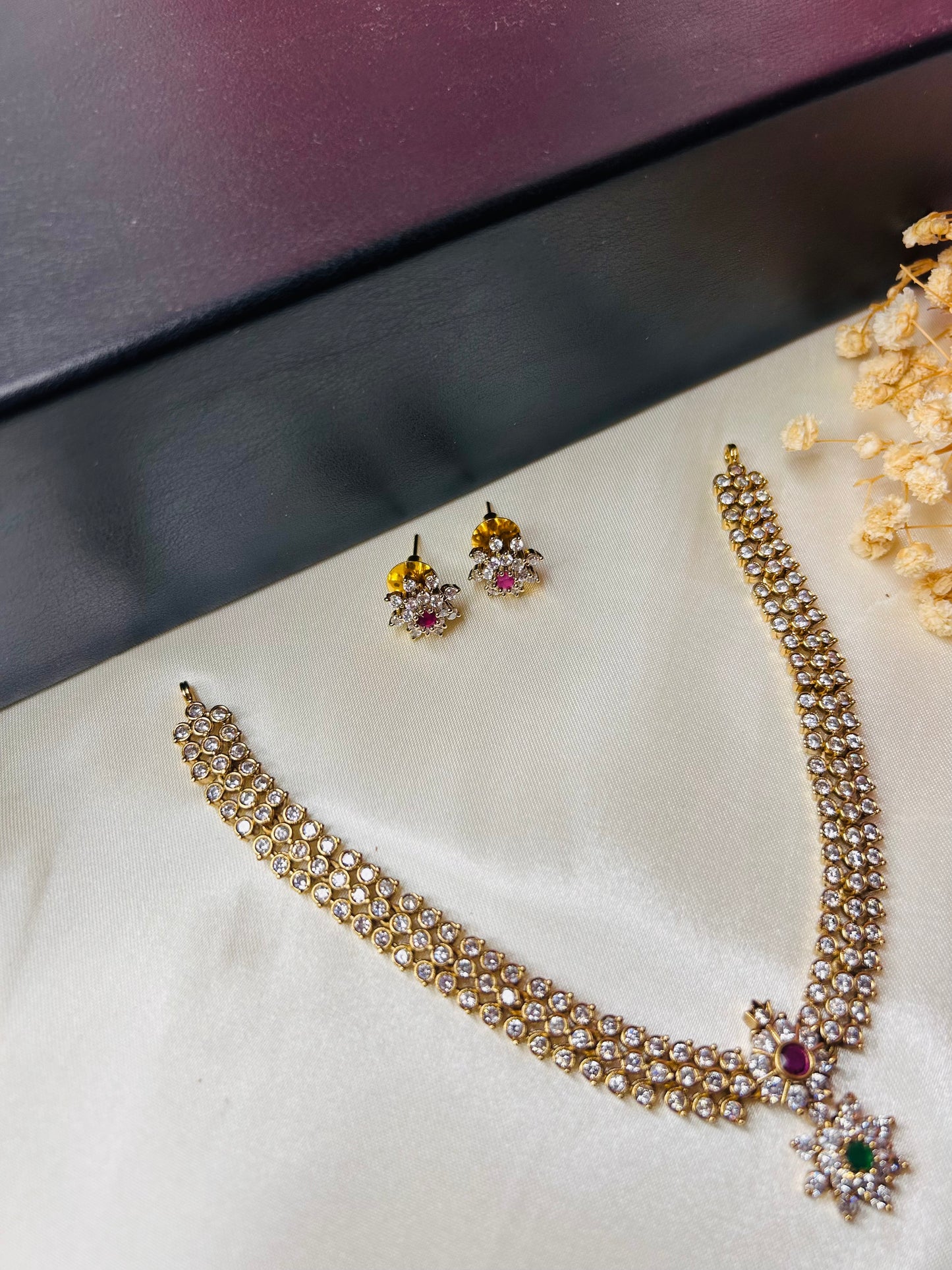 AD Classic Stone Necklace