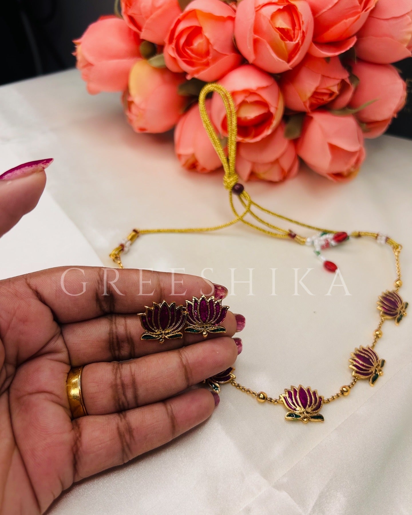 MANJU WARRIE INSPIRED LOTUS NECKSET