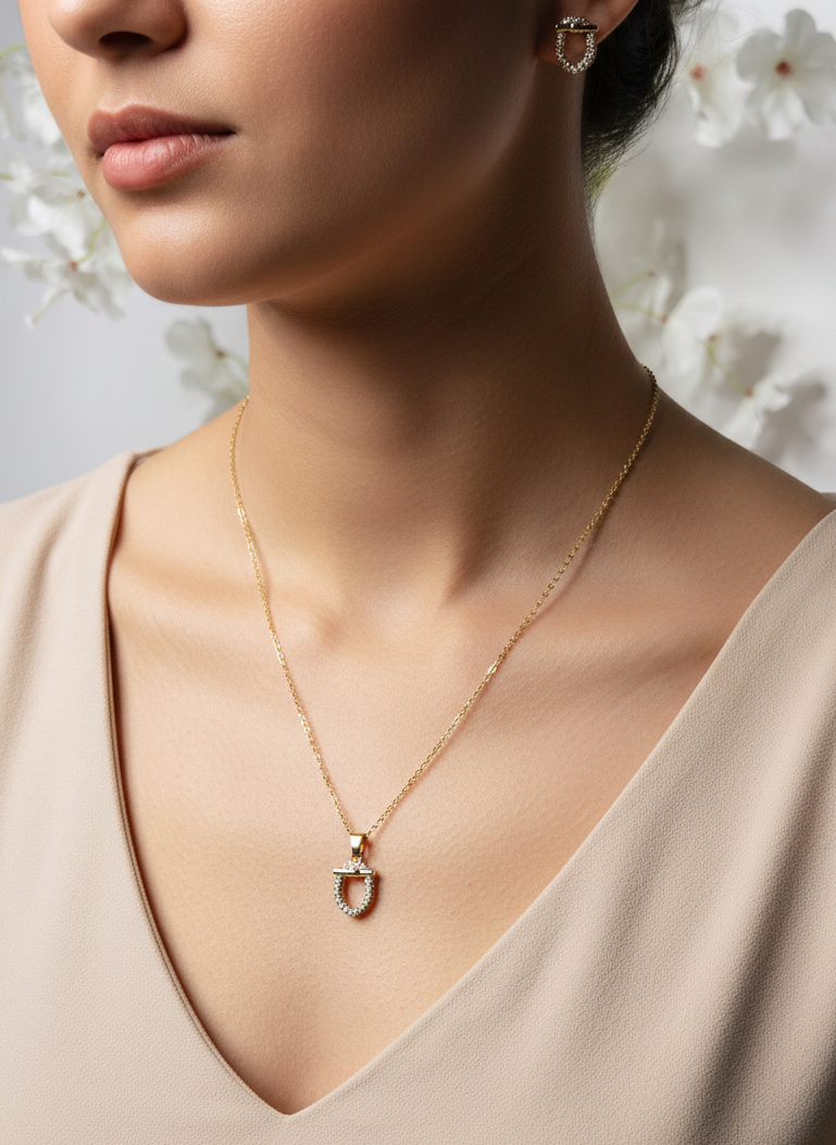U-Shaped Pendant With Earrings