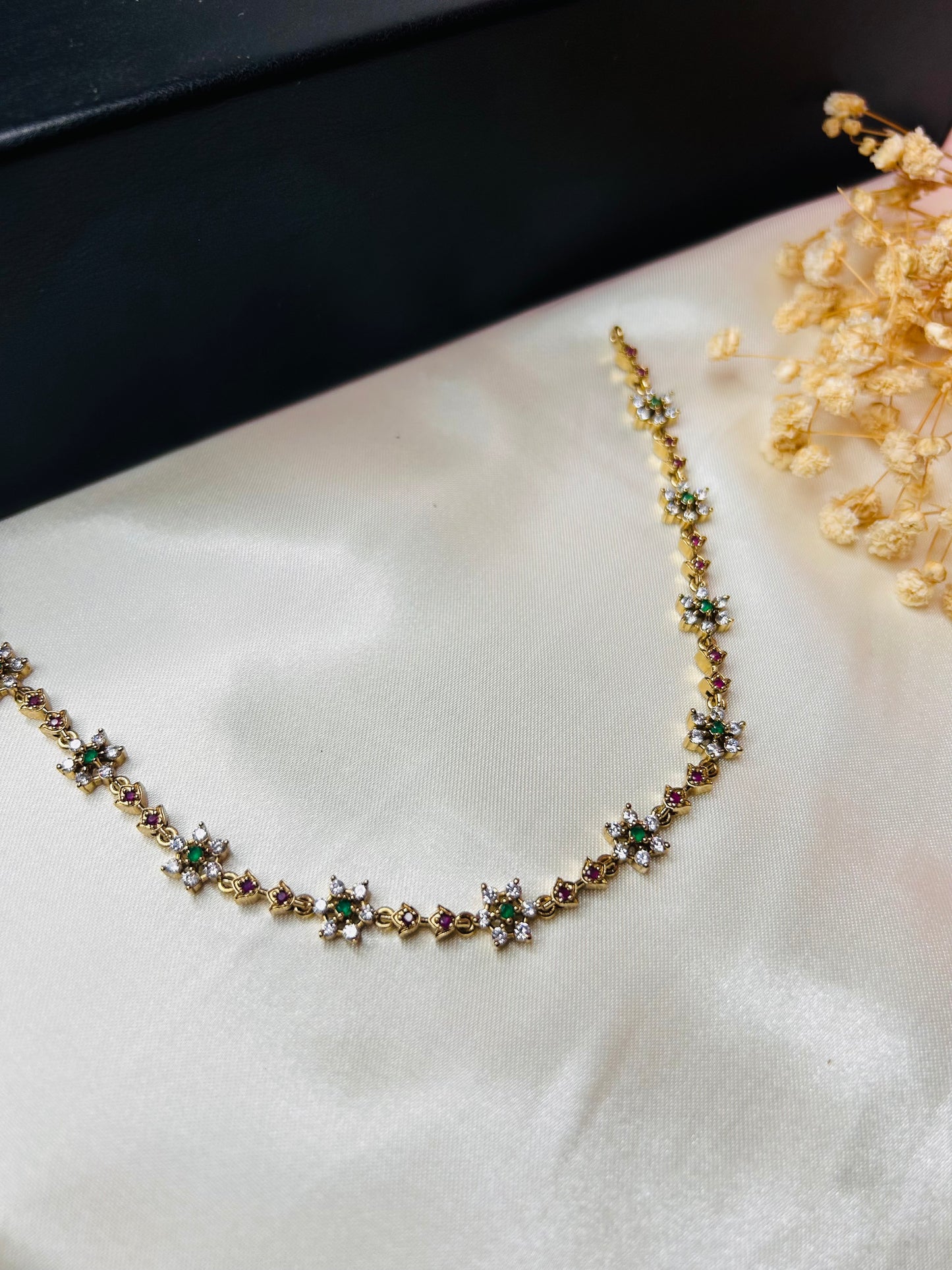 AD FLOWER EMARALD NECKLACE