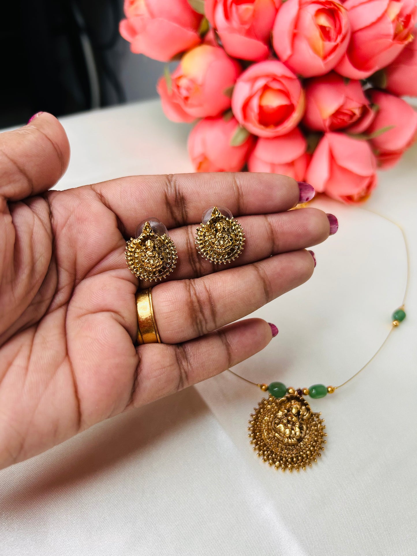 LEKSHMI PENDENT INVISIBLE SET