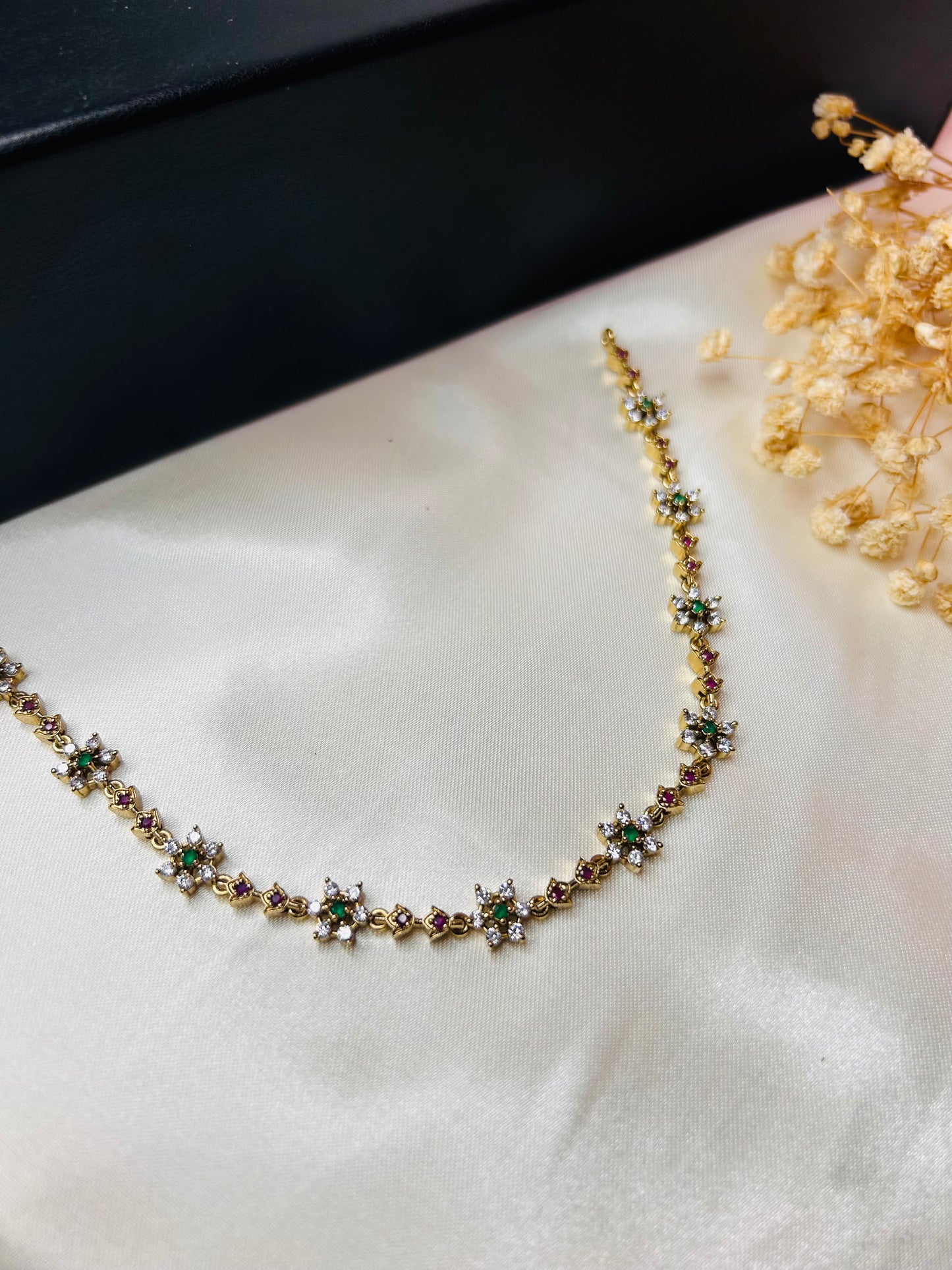 AD FLOWER EMARALD NECKLACE