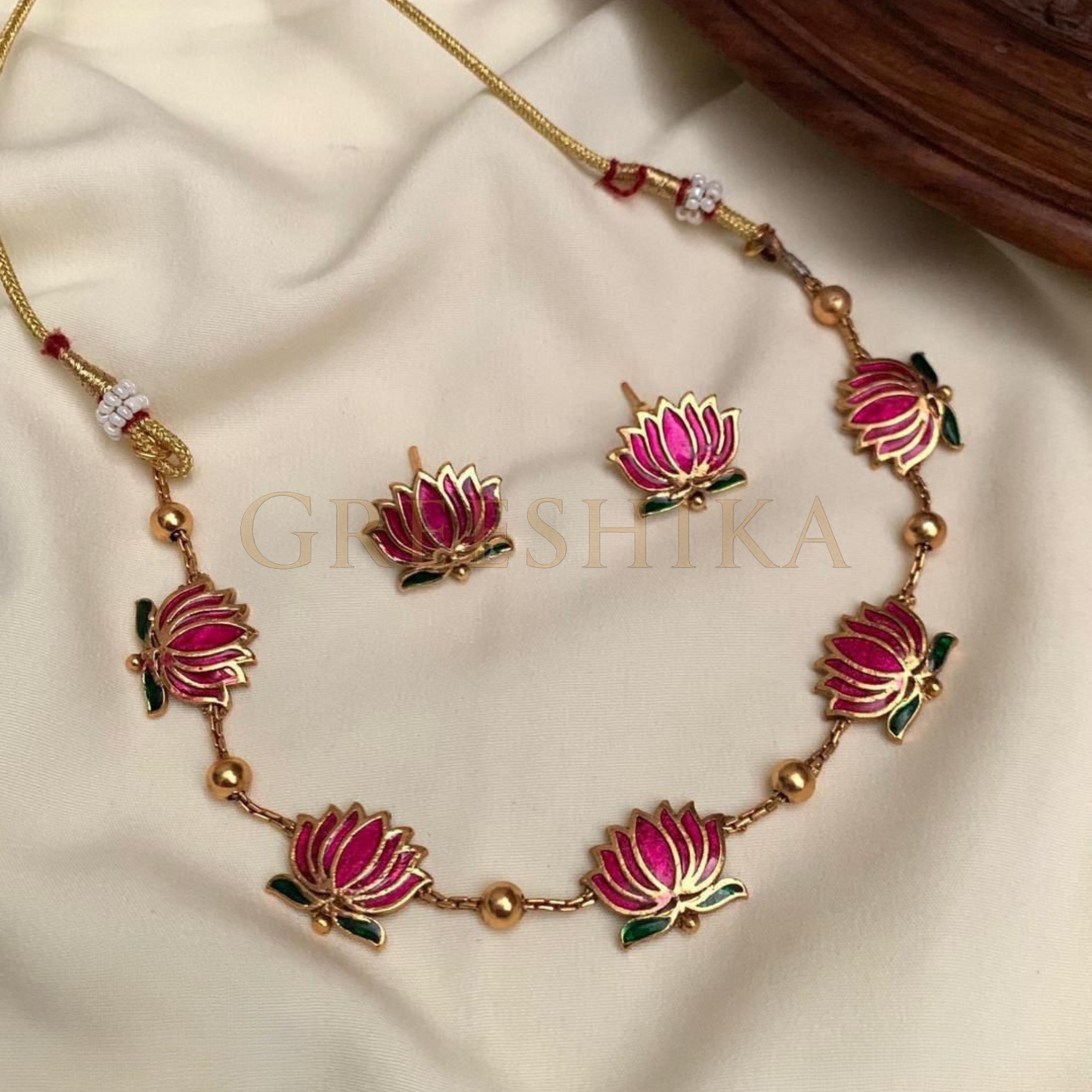 MANJU WARRIE INSPIRED LOTUS NECKSET