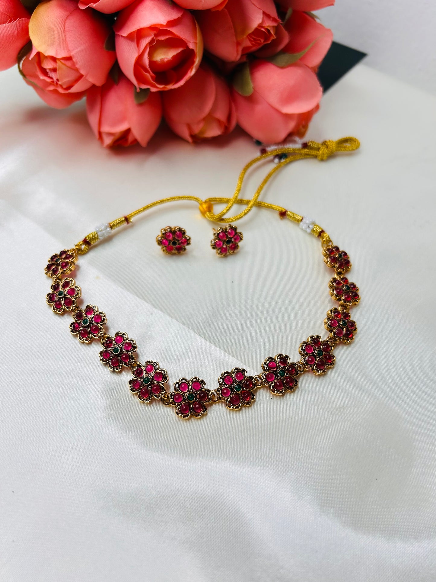 KEMP SIMPLE NECKSET