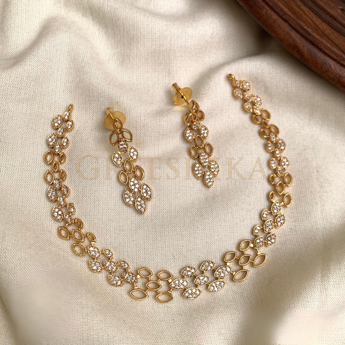 Petals AD Stone Necklace