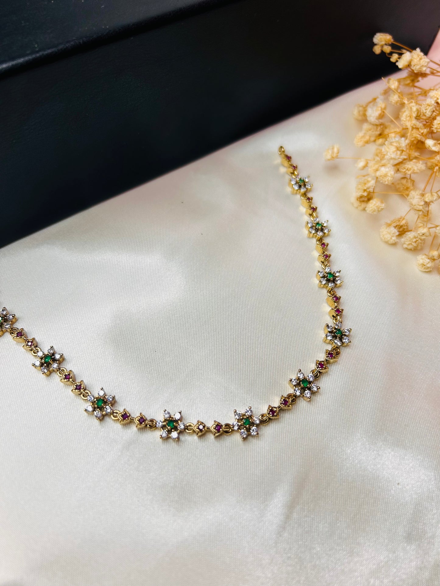 AD FLOWER EMARALD NECKLACE