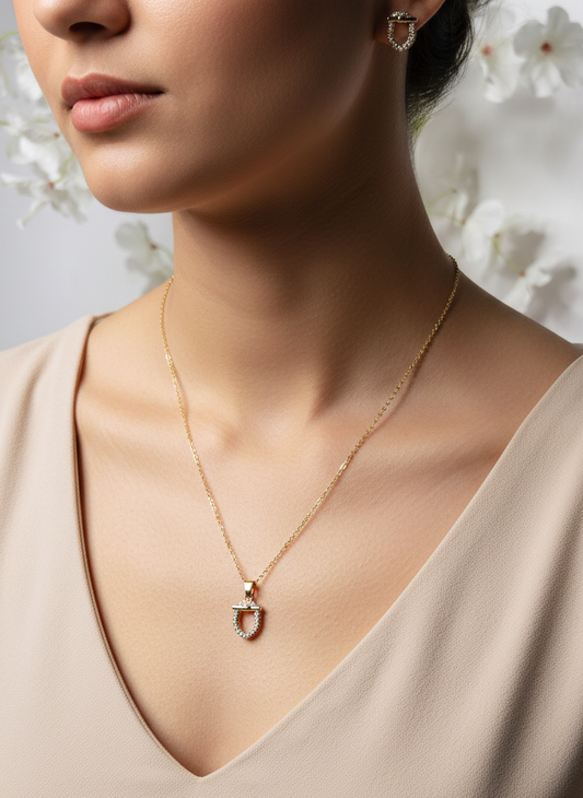 U-Shaped Pendant With Earrings