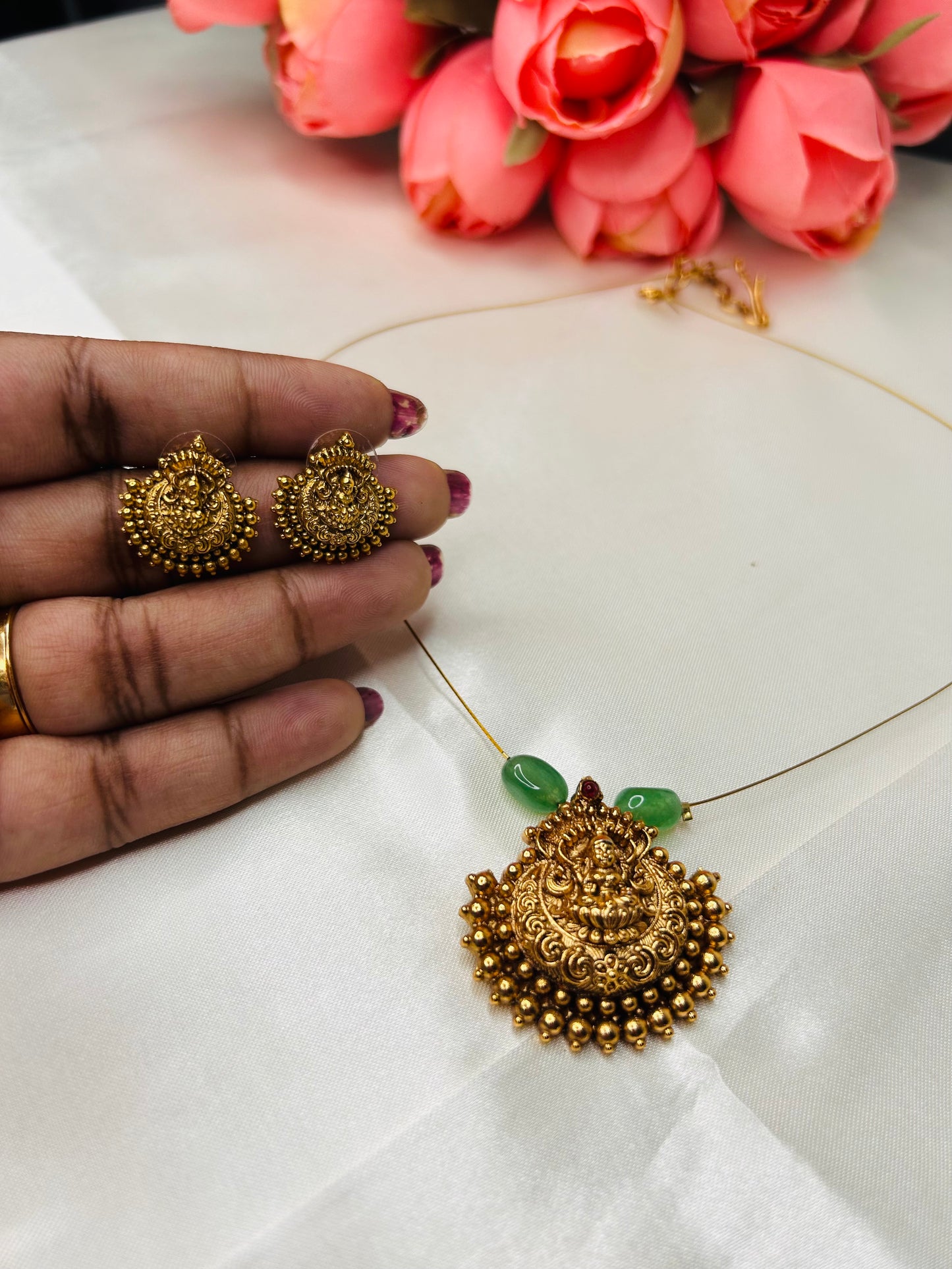 LEKSHMI BIG PENDANT  INVISIBLE SET