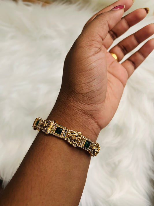 Lekshmi Emarald Bangles